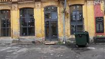 Здание с арендаторами в центре города